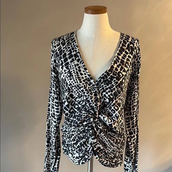 Rachel Zoe Black and White Ruched knot detail front Blouse SILK V neck zipper 6 - Picture 1 of 15